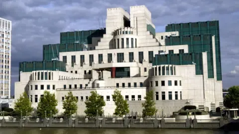 MI6 Launches Deep Web Platform to Lure Spies in the Russian Federation